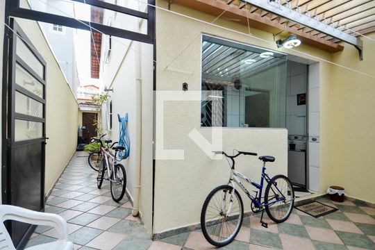 Quintal de casa para alugar com 3 quartos, 165m² em Jardim Santa Clara, Guarulhos