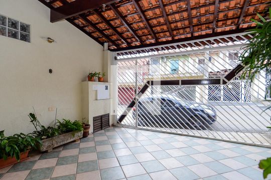 Garagem de casa para alugar com 3 quartos, 165m² em Jardim Santa Clara, Guarulhos