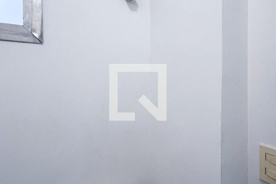 Banheiro de Serviço  de apartamento para alugar com 1 quarto, 60m² em Vila Olímpia, São Paulo
