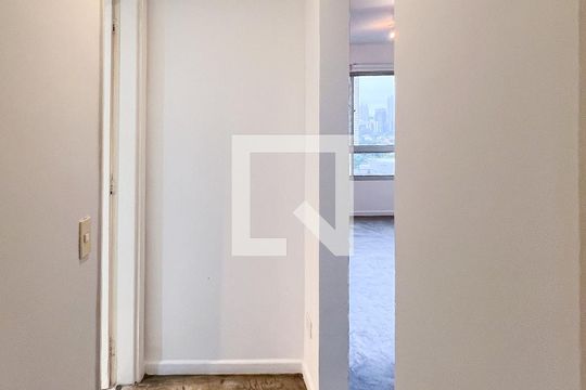 Corredor  de apartamento para alugar com 1 quarto, 60m² em Vila Olímpia, São Paulo