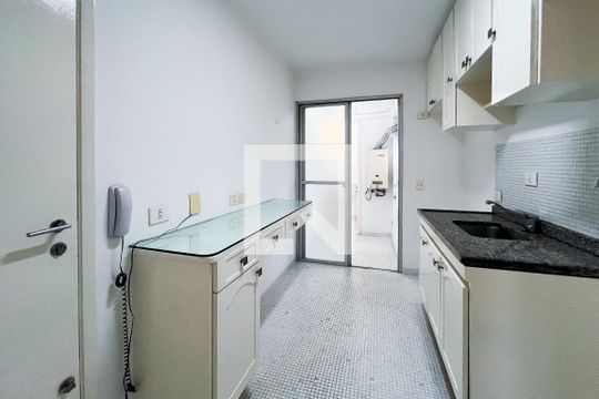 Cozinha de apartamento para alugar com 1 quarto, 60m² em Vila Olímpia, São Paulo