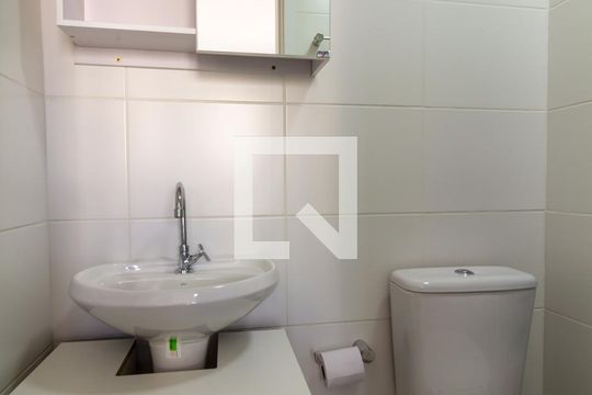 Banheiro de apartamento à venda com 1 quarto, 28m² em Ferreira, São Paulo