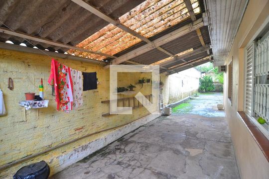Garagem de casa à venda com 2 quartos, 151m² em Nossa Senhora das Gracas, Canoas