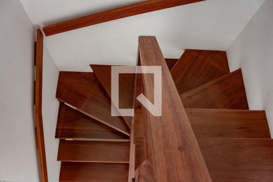 Escada de casa de condomínio à venda com 3 quartos, 160m² em Igara, Canoas