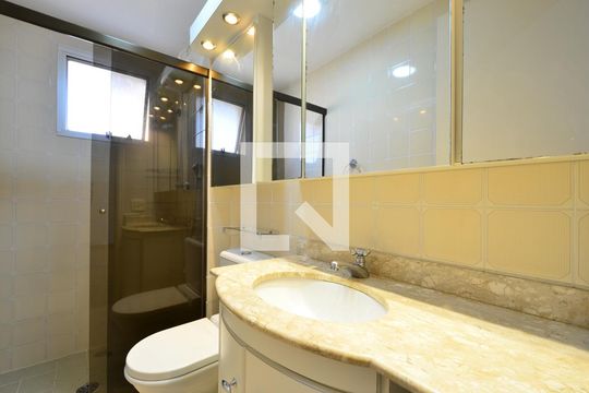 Banheiro Social de apartamento à venda com 2 quartos, 56m² em Vila Alexandria, São Paulo