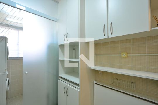 Cozinha de apartamento à venda com 2 quartos, 56m² em Vila Alexandria, São Paulo