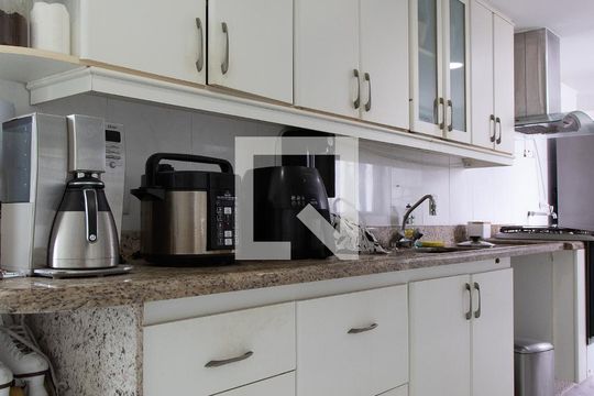Cozinha de apartamento à venda com 4 quartos, 700m² em Recreio dos Bandeirantes, Rio de Janeiro