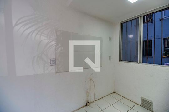 Cozinha  de apartamento à venda com 2 quartos, 40m² em Jardim Dona Leopoldina, Porto Alegre