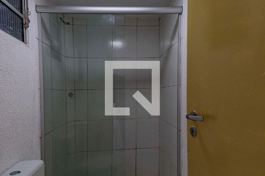 Banheiro  de apartamento à venda com 2 quartos, 40m² em Jardim Dona Leopoldina, Porto Alegre