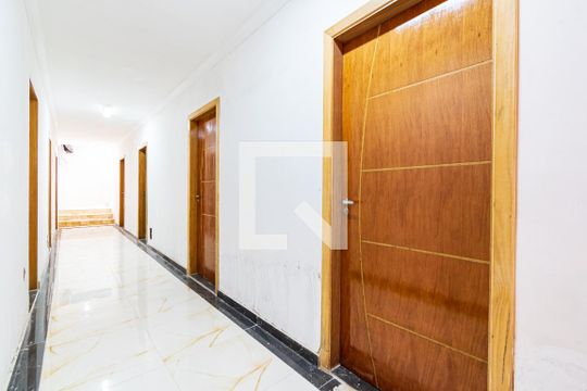 Corredor de kitnet/studio para alugar com 1 quarto, 18m² em Jardim Oriental, São Paulo