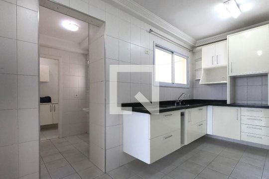 Cozinha de apartamento para alugar com 3 quartos, 95m² em Jardim Zaira, Guarulhos