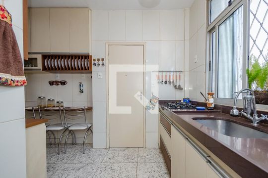 Apartamento à venda com 3 quartos, 112m² em Calafate, Belo Horizonte