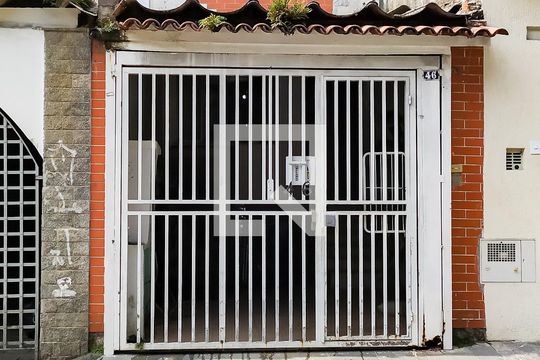 Fachada de casa à venda com 3 quartos, 160m² em Jabaquara, São Paulo