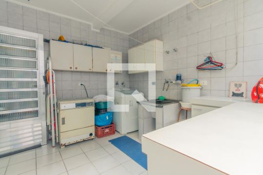 Área de serviço de casa para alugar com 5 quartos, 340m² em Campo Grande, São Paulo