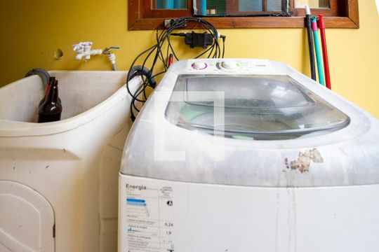 Area de serviço de casa para alugar com 2 quartos, 42m² em Rio Tavares, Florianópolis