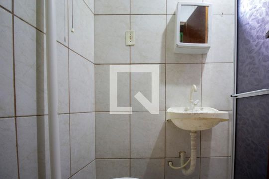 Banheiro de casa para alugar com 2 quartos, 42m² em Rio Tavares, Florianópolis