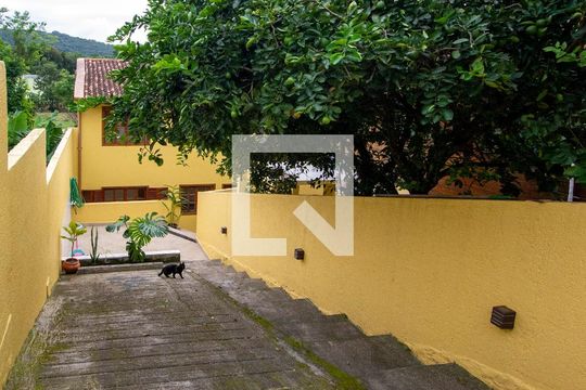 Garagem de casa para alugar com 2 quartos, 42m² em Rio Tavares, Florianópolis