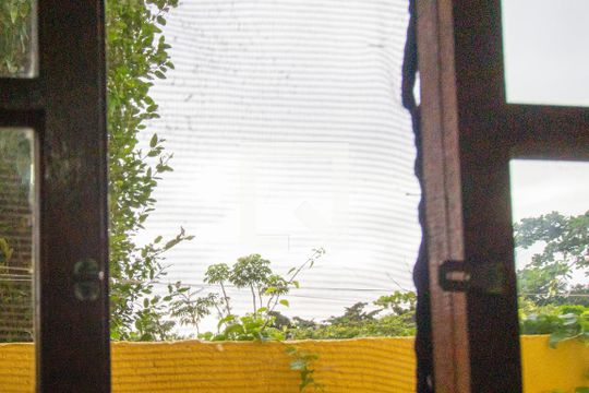 Vista da cozinha de casa para alugar com 2 quartos, 42m² em Rio Tavares, Florianópolis