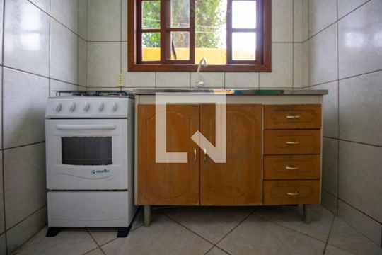Cozinha de casa para alugar com 2 quartos, 42m² em Rio Tavares, Florianópolis