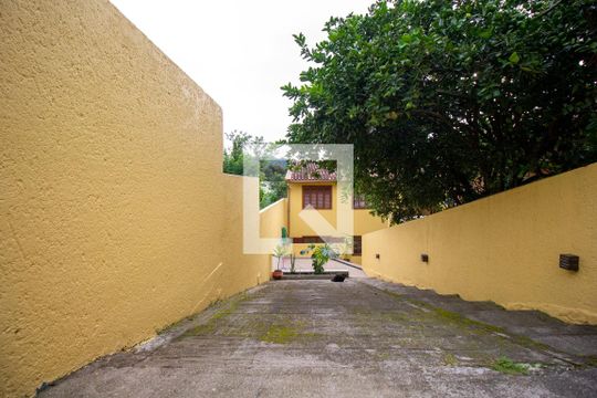 Garagem de casa para alugar com 2 quartos, 42m² em Rio Tavares, Florianópolis