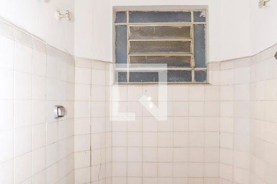 Banheiro de kitnet/studio para alugar com 1 quarto, 25m² em Bela Vista, São Paulo