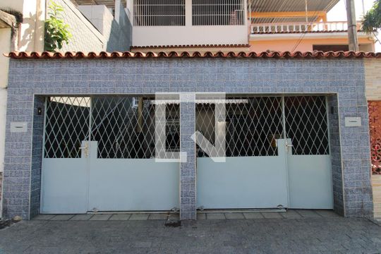 Fachada de casa à venda com 6 quartos, 415m² em Piedade, Rio de Janeiro
