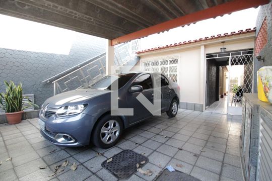 Garagem de casa à venda com 6 quartos, 415m² em Piedade, Rio de Janeiro