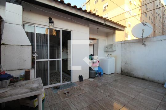 Pátio dos Fundos de casa de condomínio à venda com 3 quartos, 75m² em São José, Canoas