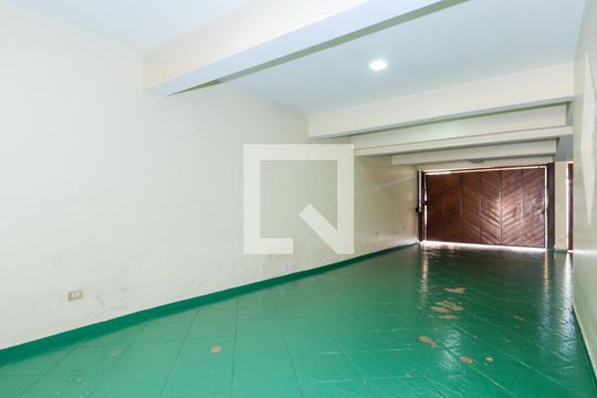Garagem de casa à venda com 3 quartos, 592m² em Vila Rosália, Guarulhos