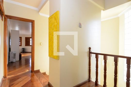 Escada Sala/Quartos de casa à venda com 3 quartos, 592m² em Vila Rosália, Guarulhos