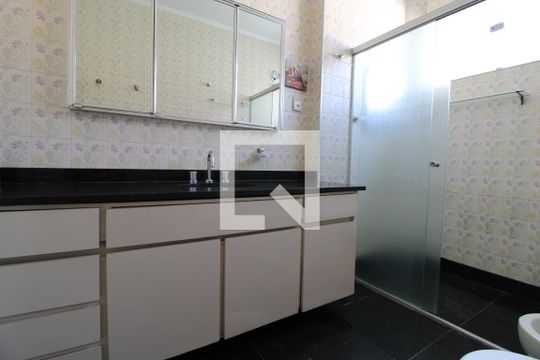 Banheiro comum de casa à venda com 3 quartos, 150m² em Chácara Santo Antônio (zona Sul), São Paulo