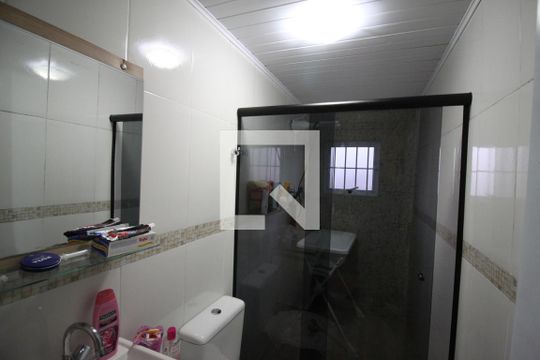 Banheiro da Suíte 3 de casa para alugar com 3 quartos, 95m² em Vila Marari, São Paulo