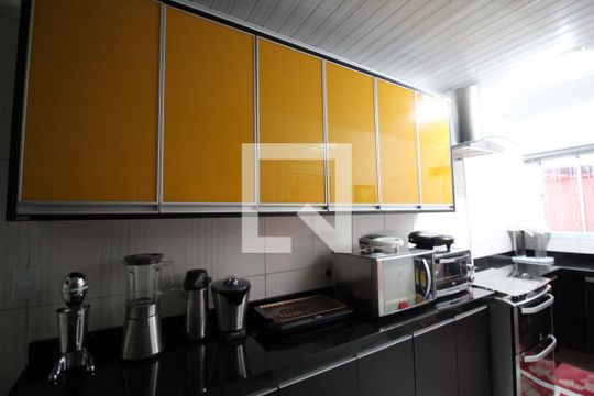 Cozinha de casa para alugar com 3 quartos, 95m² em Vila Marari, São Paulo