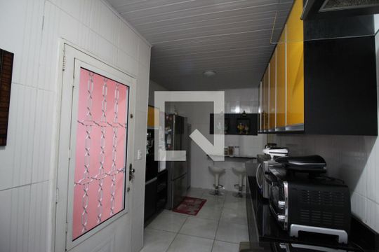 Cozinha de casa para alugar com 3 quartos, 95m² em Vila Marari, São Paulo