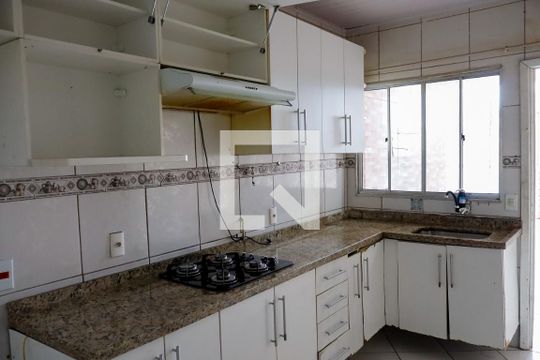 Cozinha de casa à venda com 2 quartos, 100m² em Jardim Roberto, Osasco