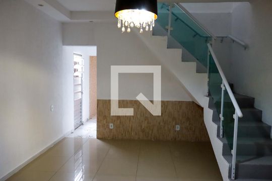 Sala de casa à venda com 2 quartos, 100m² em Jardim Roberto, Osasco
