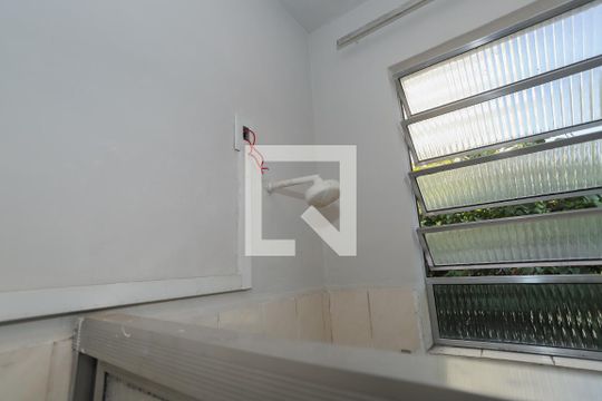 Banheiro de kitnet/studio à venda com 1 quarto, 28m² em Santa Cecília, São Paulo