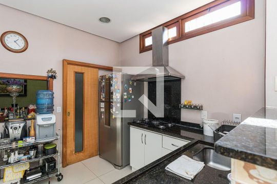 Cozinha de casa para alugar com 3 quartos, 300m² em Jardim Lindóia, Porto Alegre