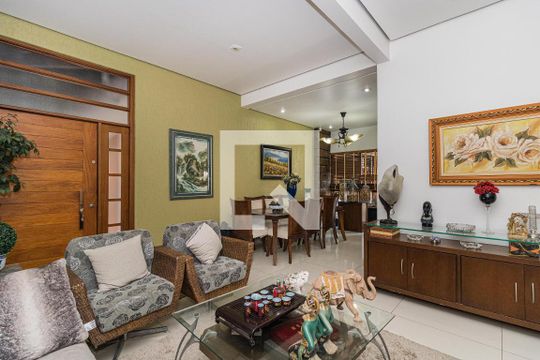 Sala de casa para alugar com 3 quartos, 300m² em Jardim Lindóia, Porto Alegre