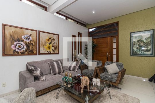 Sala de casa para alugar com 3 quartos, 300m² em Jardim Lindóia, Porto Alegre