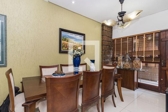 Sala de casa para alugar com 3 quartos, 300m² em Jardim Lindóia, Porto Alegre