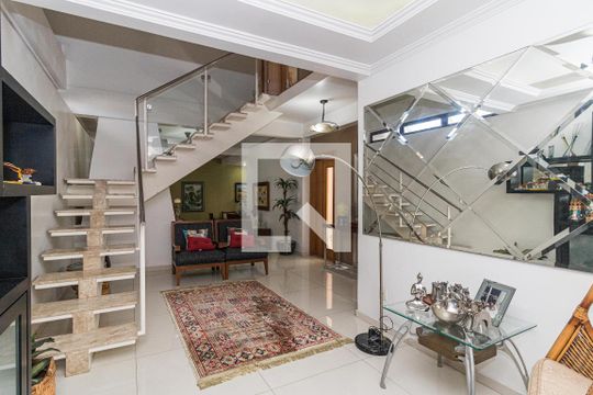 Sala de casa para alugar com 3 quartos, 300m² em Jardim Lindóia, Porto Alegre