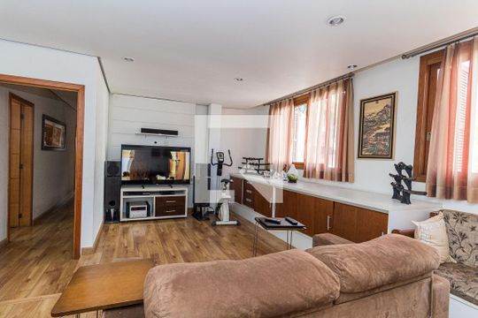 Sala de TV de casa para alugar com 3 quartos, 300m² em Jardim Lindóia, Porto Alegre