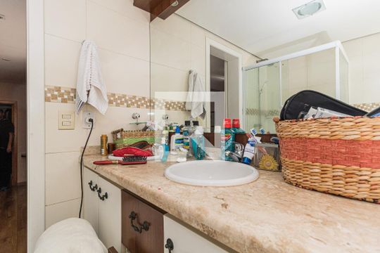 Banheiro da Suíte 1 de casa para alugar com 3 quartos, 300m² em Jardim Lindóia, Porto Alegre