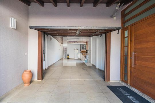 Garagem de casa para alugar com 3 quartos, 300m² em Jardim Lindóia, Porto Alegre