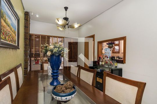 Sala de casa para alugar com 3 quartos, 300m² em Jardim Lindóia, Porto Alegre