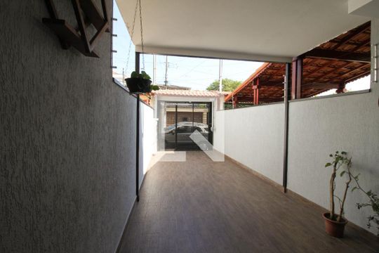 Garagem de casa à venda com 3 quartos, 200m² em Vila Lúcia, São Paulo