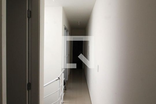 Corredor de casa à venda com 3 quartos, 200m² em Vila Lúcia, São Paulo