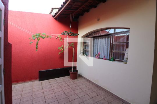 Garagem de casa à venda com 3 quartos, 103m² em Vila Alpina, São Paulo