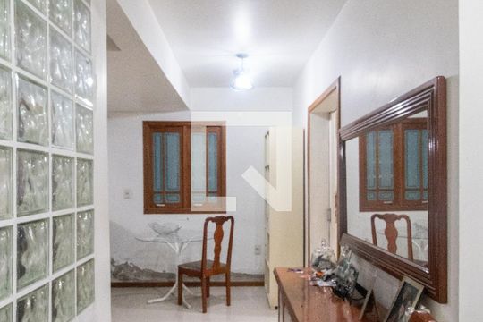 Escritório de casa para alugar com 3 quartos, 250m² em Partenon, Porto Alegre